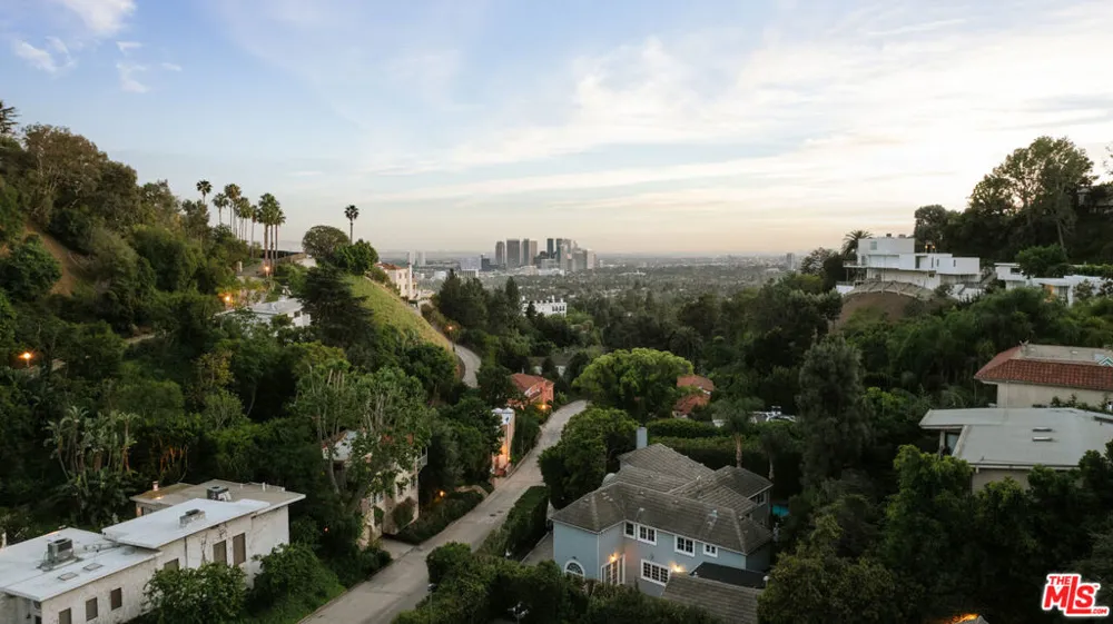 9311 Readcrest Drive Beverly Hills, CA 90210
