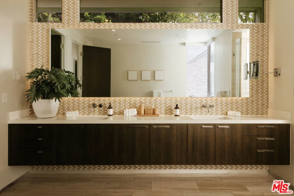 9311 Readcrest Drive Beverly Hills, CA 90210