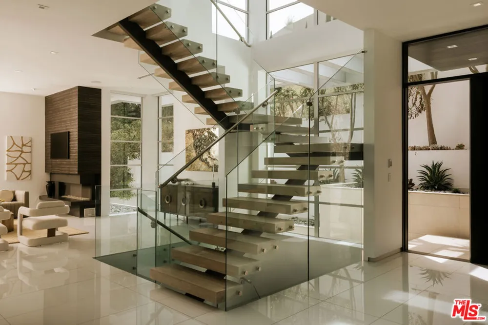 9311 Readcrest Drive Beverly Hills, CA 90210