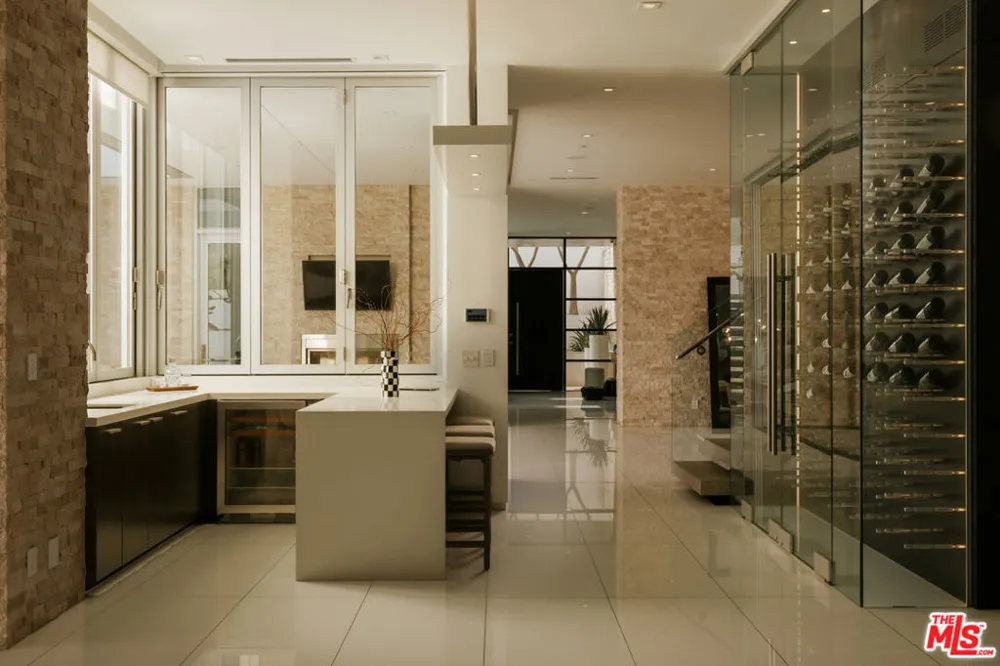 9311 Readcrest Drive Beverly Hills, CA 90210
