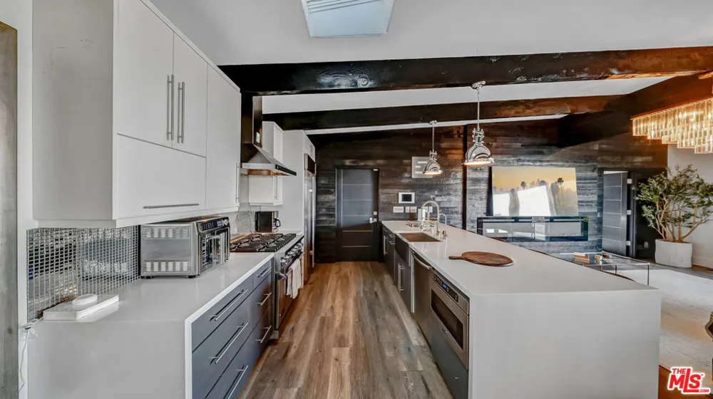 1664 Mountcrest Avenue Los Angeles, CA 90069