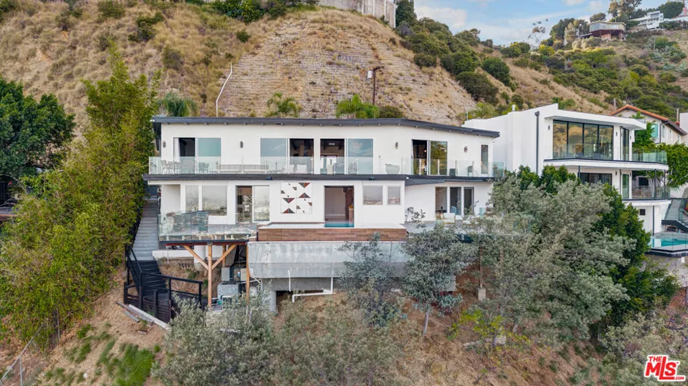 1664 Mountcrest Avenue Los Angeles, CA 90069