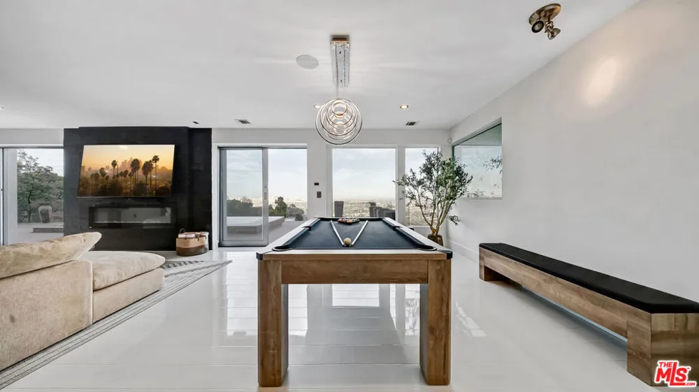 1664 Mountcrest Avenue Los Angeles, CA 90069