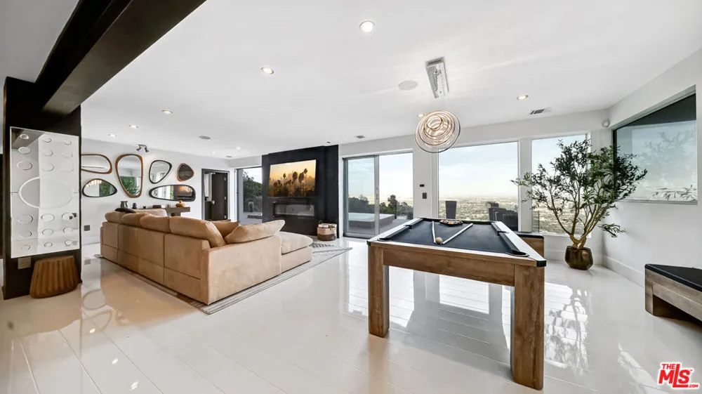 1664 Mountcrest Avenue Los Angeles, CA 90069
