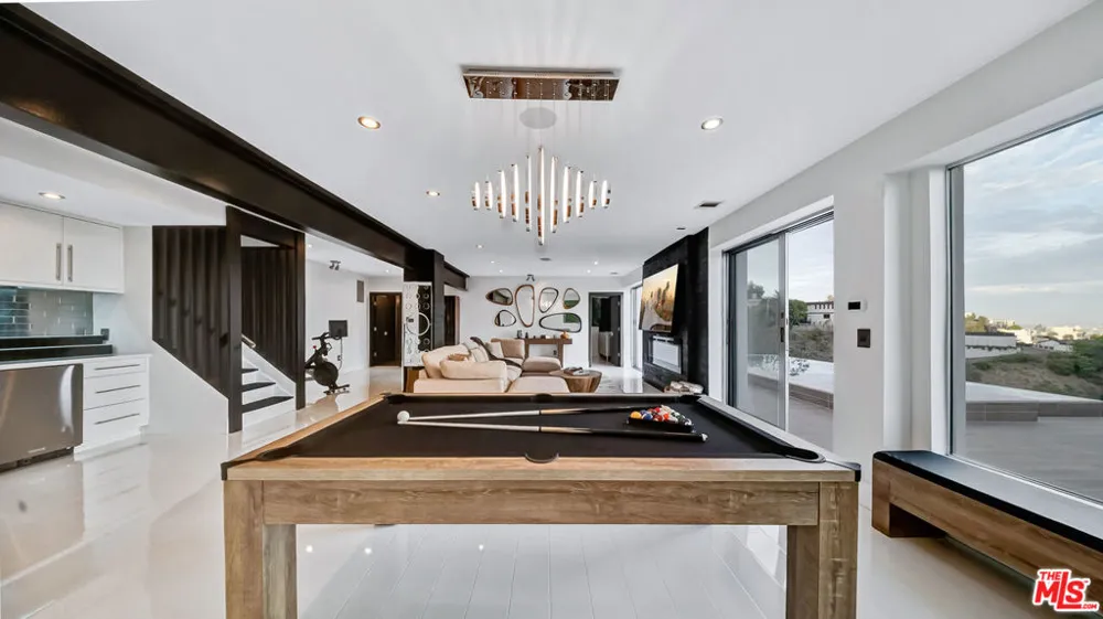 1664 Mountcrest Avenue Los Angeles, CA 90069