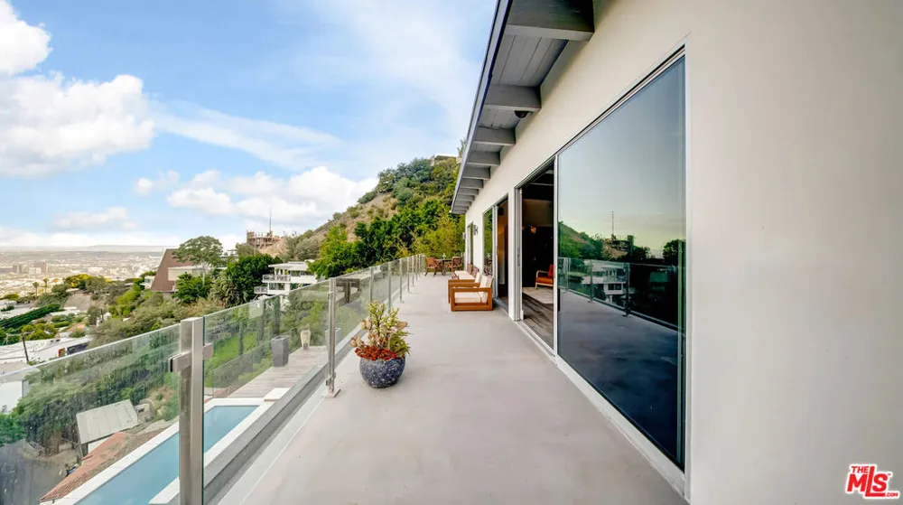1664 Mountcrest Avenue Los Angeles, CA 90069