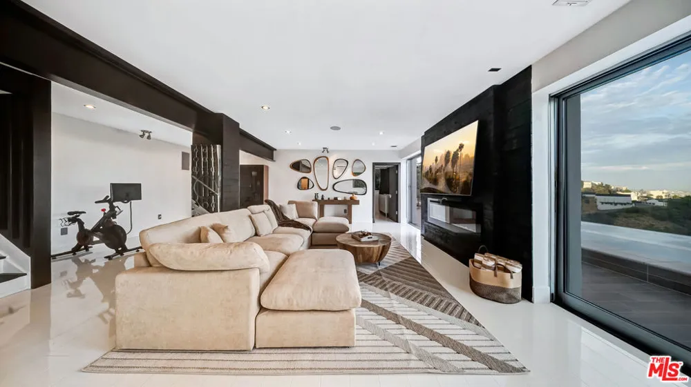 1664 Mountcrest Avenue Los Angeles, CA 90069