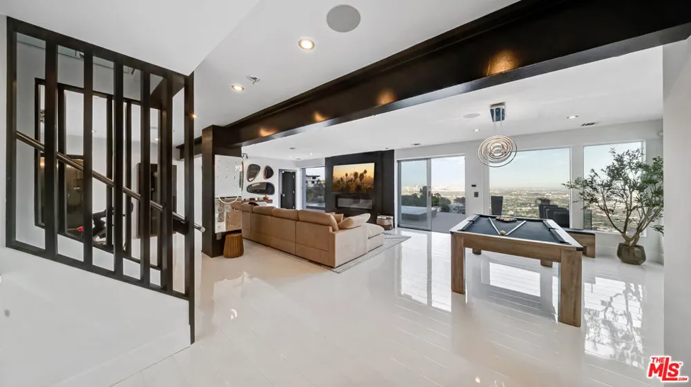 1664 Mountcrest Avenue Los Angeles, CA 90069