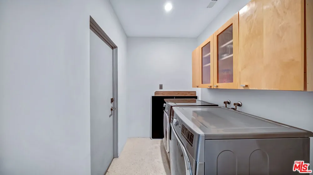 1664 Mountcrest Avenue Los Angeles, CA 90069