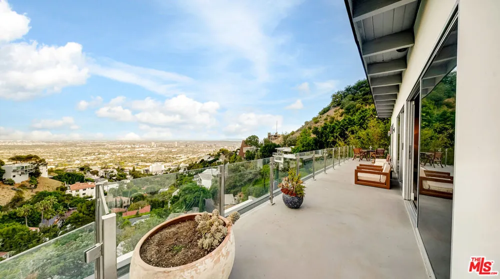 1664 Mountcrest Avenue Los Angeles, CA 90069