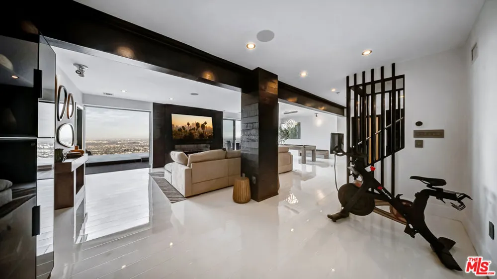 1664 Mountcrest Avenue Los Angeles, CA 90069