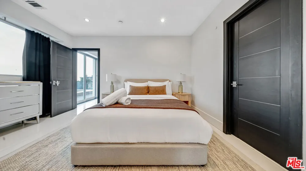 1664 Mountcrest Avenue Los Angeles, CA 90069