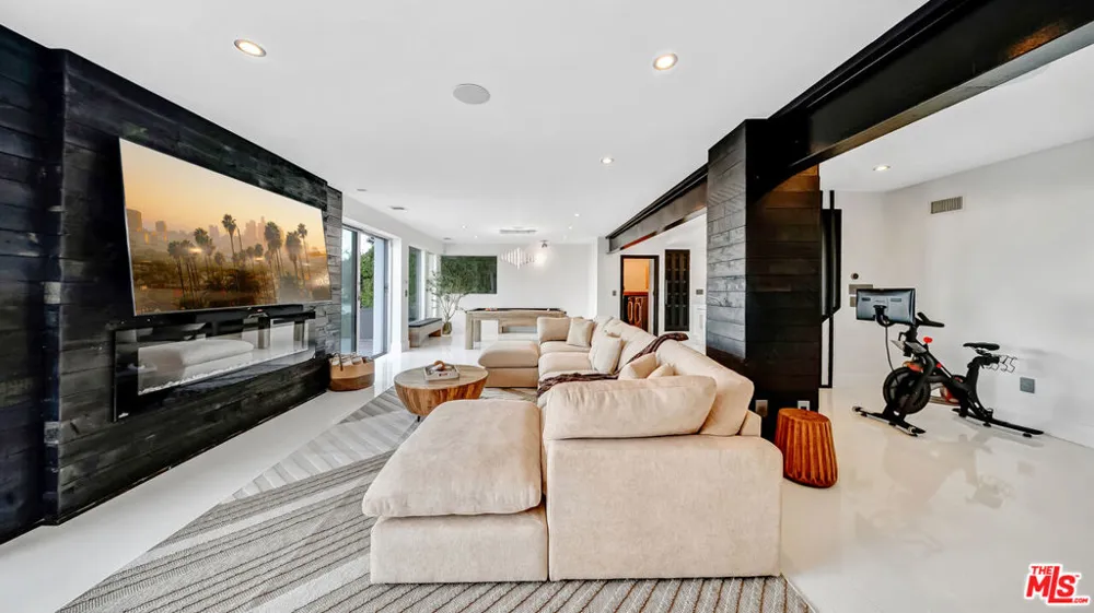 1664 Mountcrest Avenue Los Angeles, CA 90069