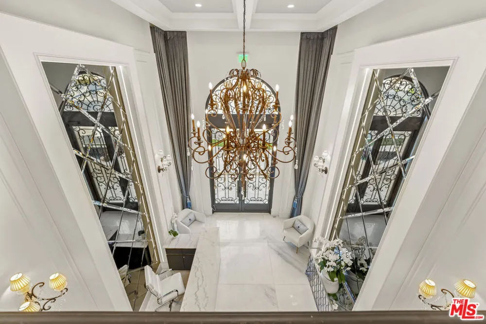 1825 Pandora Avenue #PH 404 Los Angeles, CA 90025