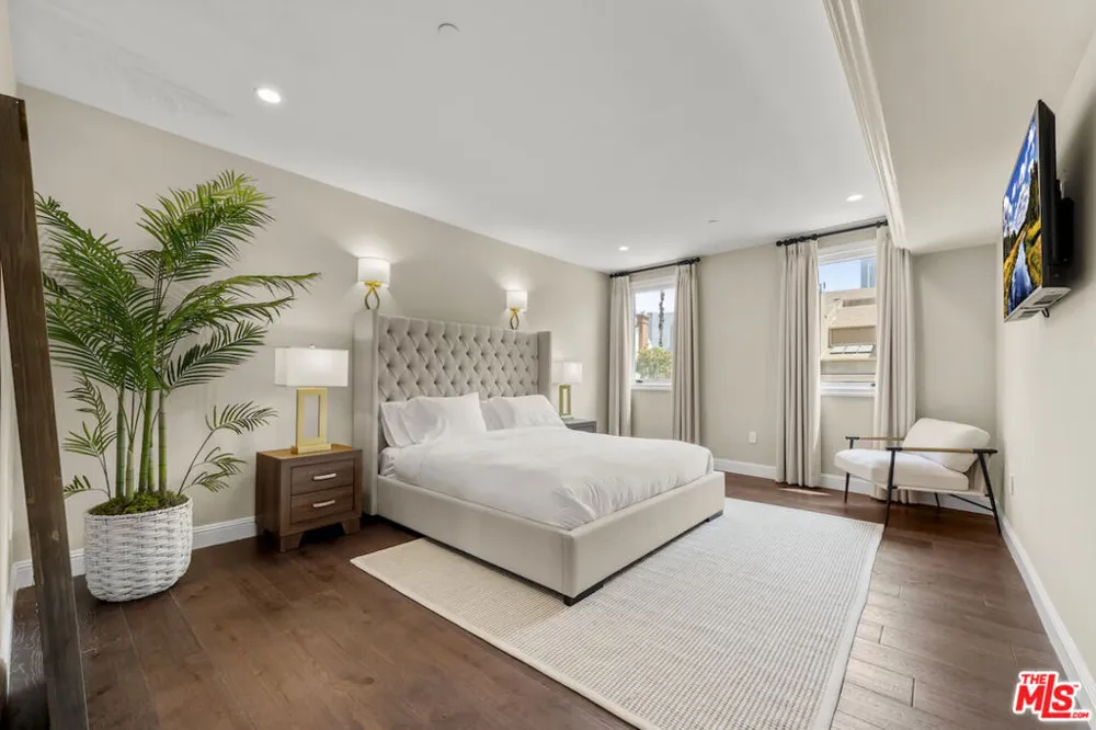 1825 Pandora Avenue #PH 404 Los Angeles, CA 90025