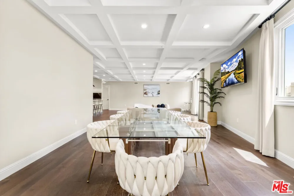 1825 Pandora Avenue #PH 404 Los Angeles, CA 90025