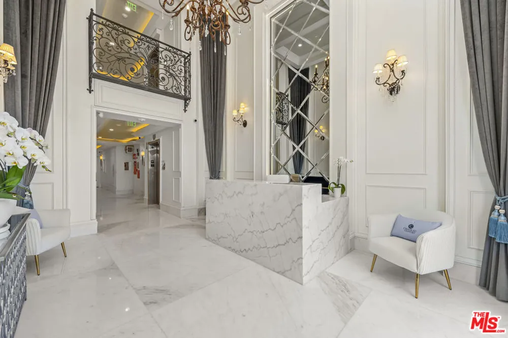 1825 Pandora Avenue #PH 404 Los Angeles, CA 90025
