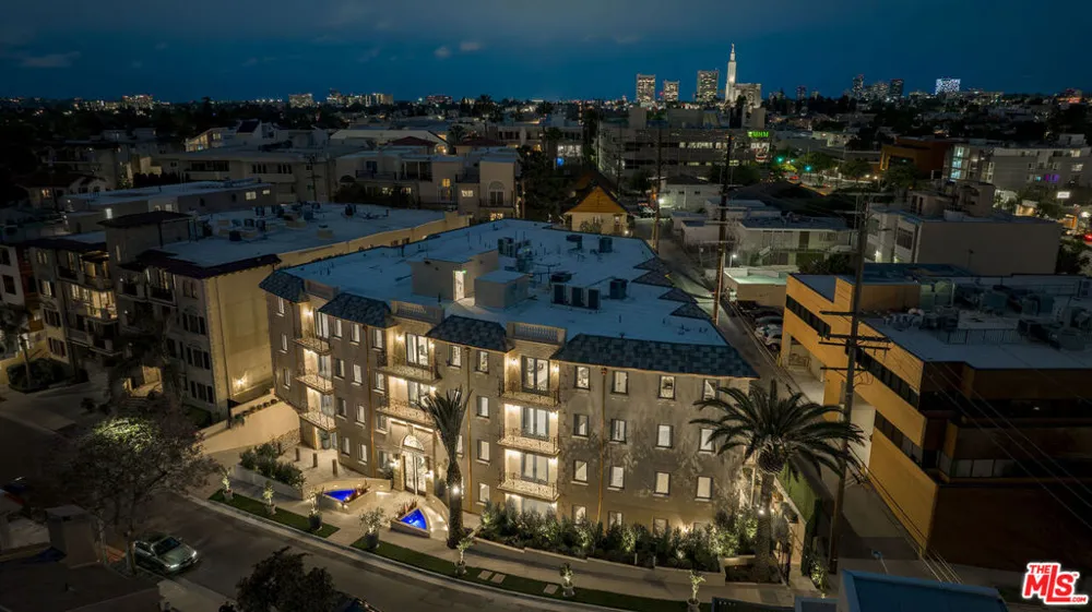 1825 Pandora Avenue #PH 404 Los Angeles, CA 90025