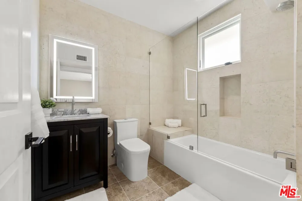1825 Pandora Avenue #PH 404 Los Angeles, CA 90025