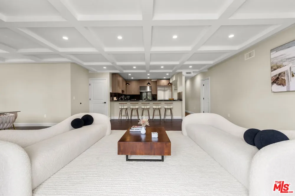 1825 Pandora Avenue #PH 404 Los Angeles, CA 90025