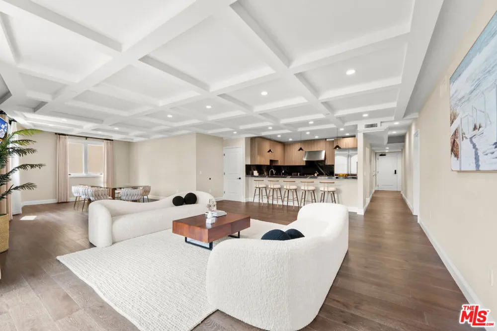 1825 Pandora Avenue #PH 404 Los Angeles, CA 90025