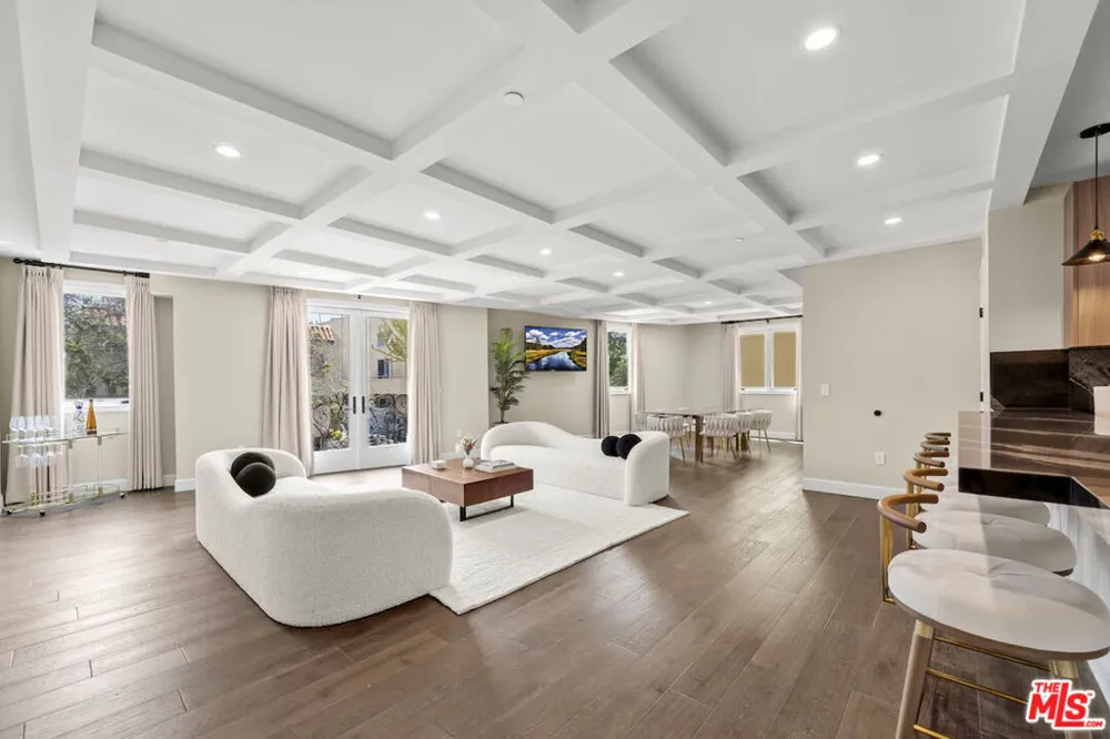 1825 Pandora Avenue #PH 404 Los Angeles, CA 90025