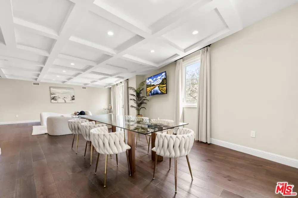 1825 Pandora Avenue #PH 404 Los Angeles, CA 90025