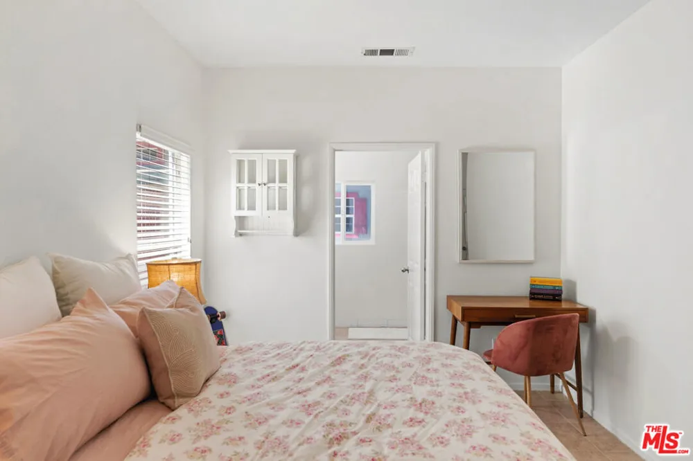7701 Jordan Avenue Los Angeles, CA 91304