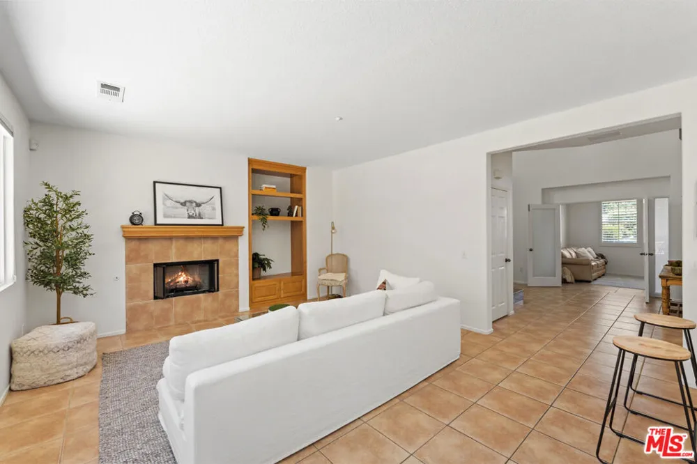 7701 Jordan Avenue Los Angeles, CA 91304