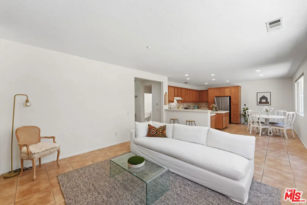 7701 Jordan Avenue Los Angeles, CA 91304