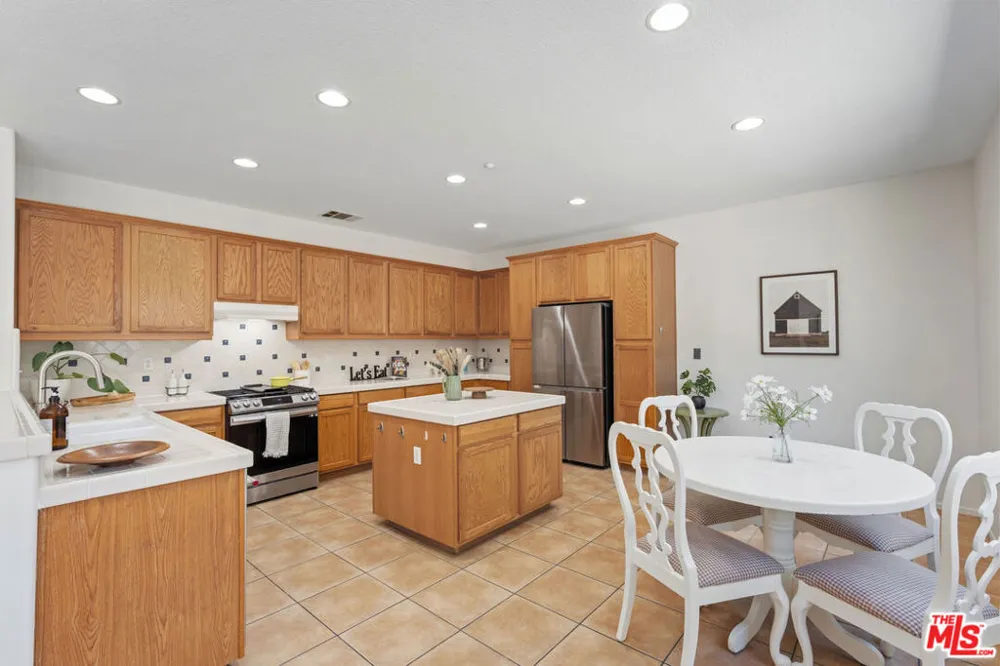 7701 Jordan Avenue Los Angeles, CA 91304