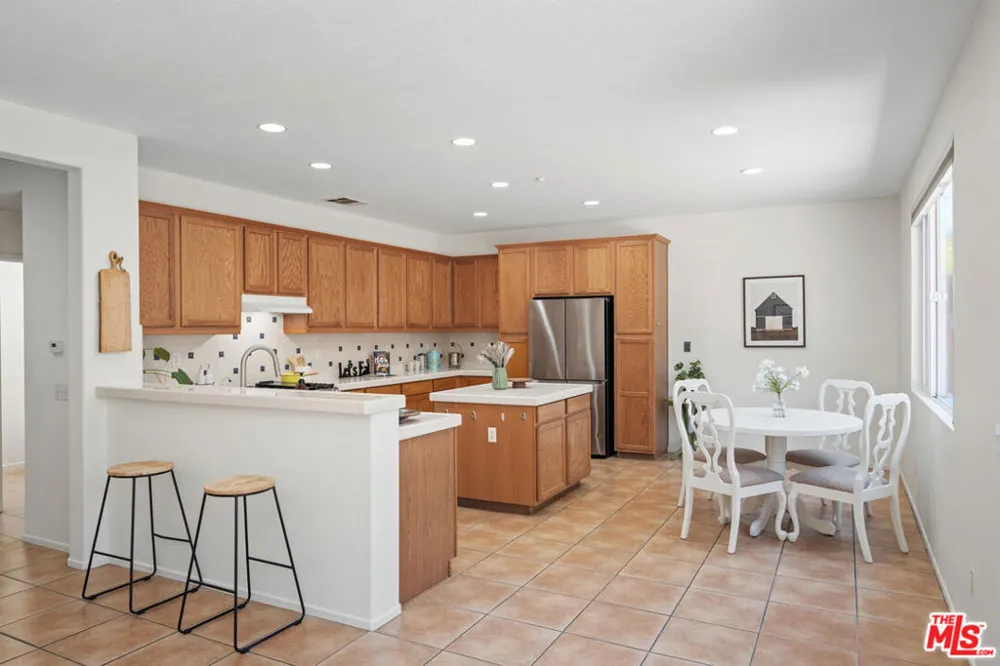 7701 Jordan Avenue Los Angeles, CA 91304