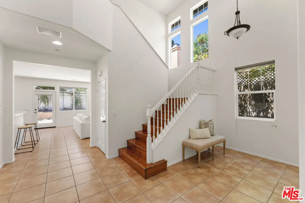 7701 Jordan Avenue Los Angeles, CA 91304