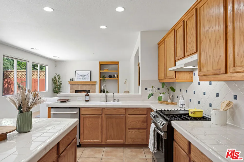 7701 Jordan Avenue Los Angeles, CA 91304