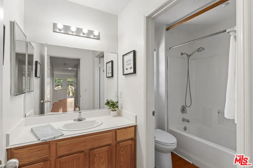 7701 Jordan Avenue Los Angeles, CA 91304