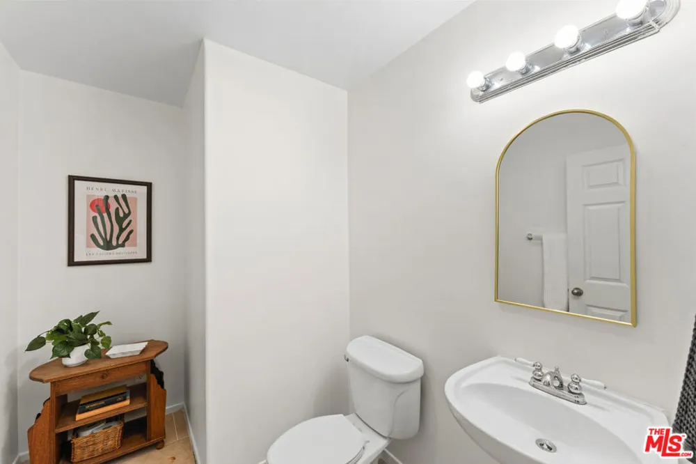 7701 Jordan Avenue Los Angeles, CA 91304
