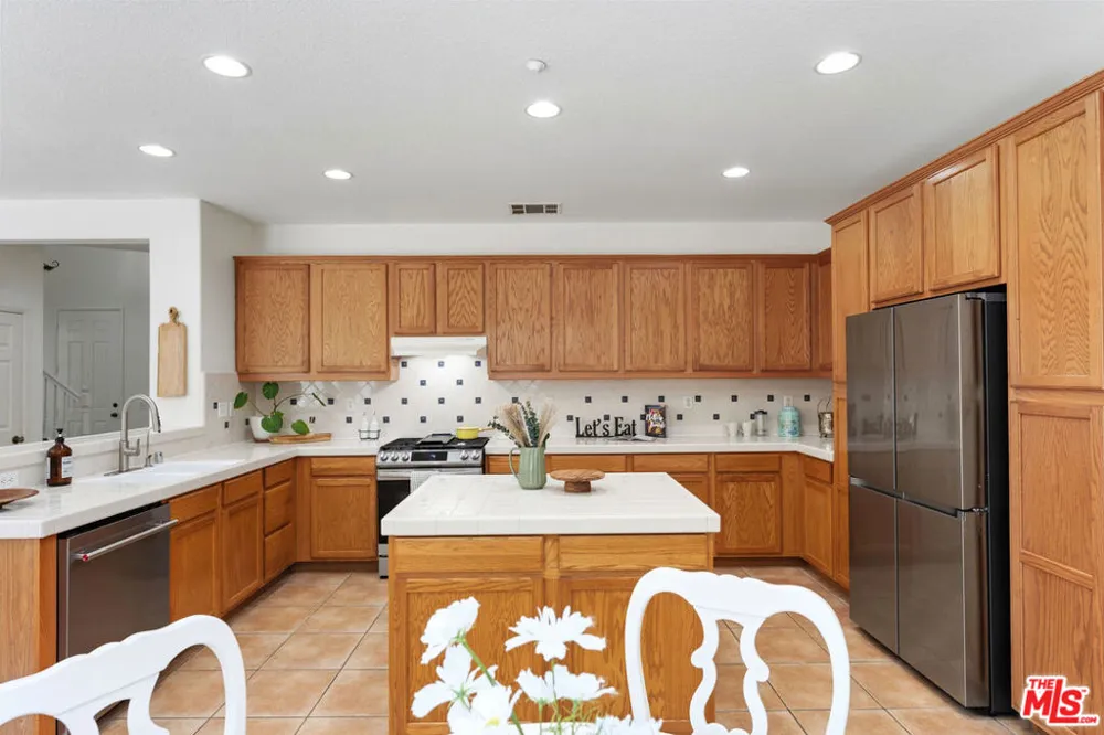 7701 Jordan Avenue Los Angeles, CA 91304