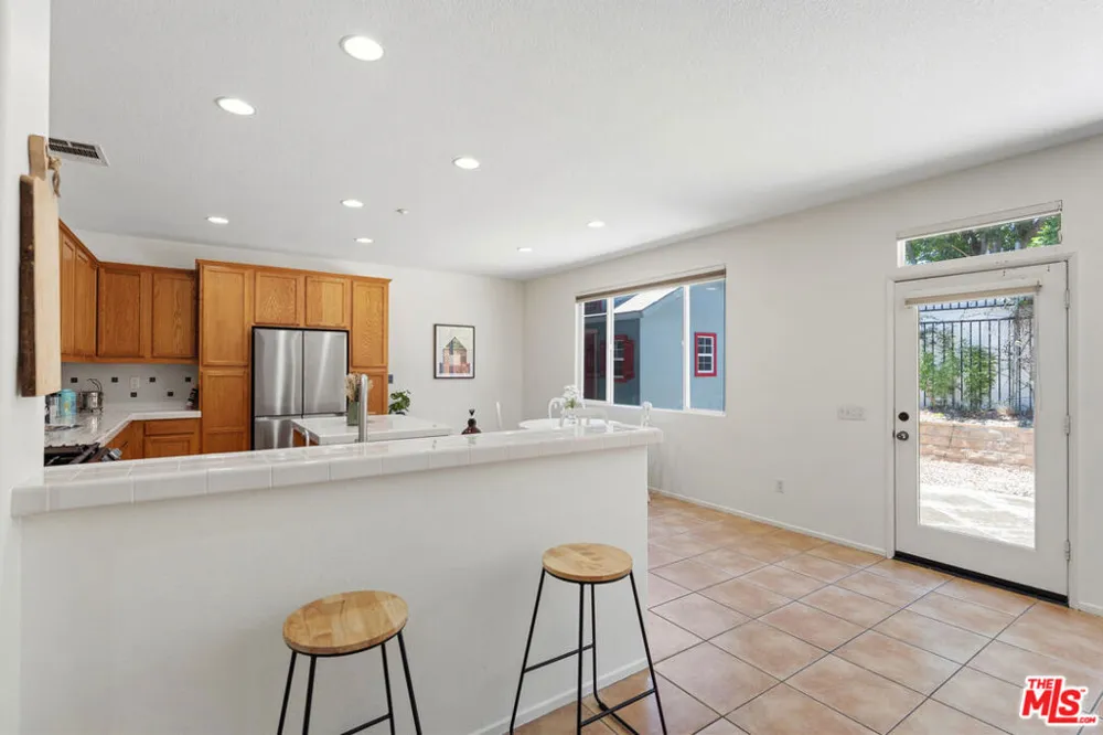 7701 Jordan Avenue Los Angeles, CA 91304