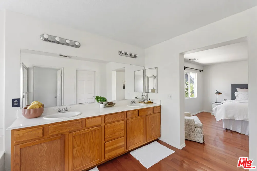 7701 Jordan Avenue Los Angeles, CA 91304