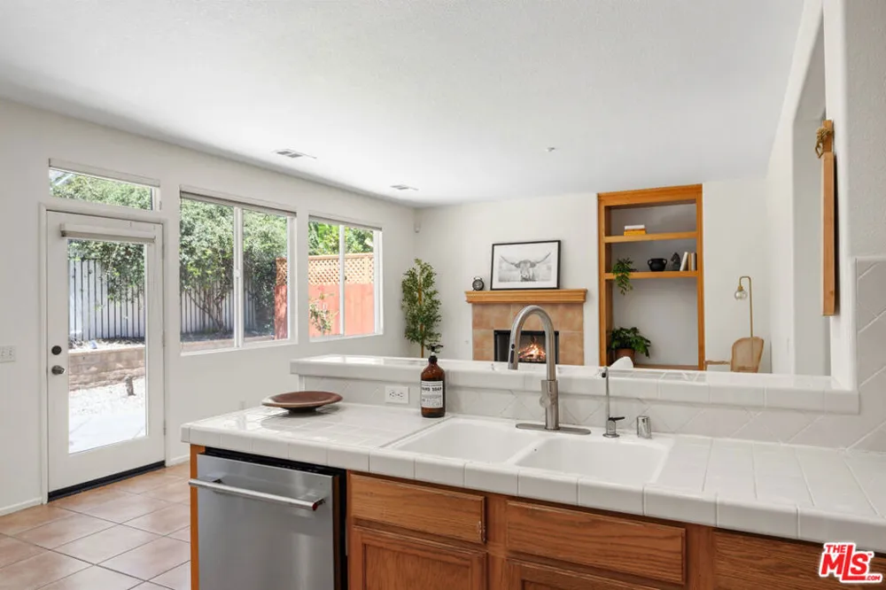 7701 Jordan Avenue Los Angeles, CA 91304
