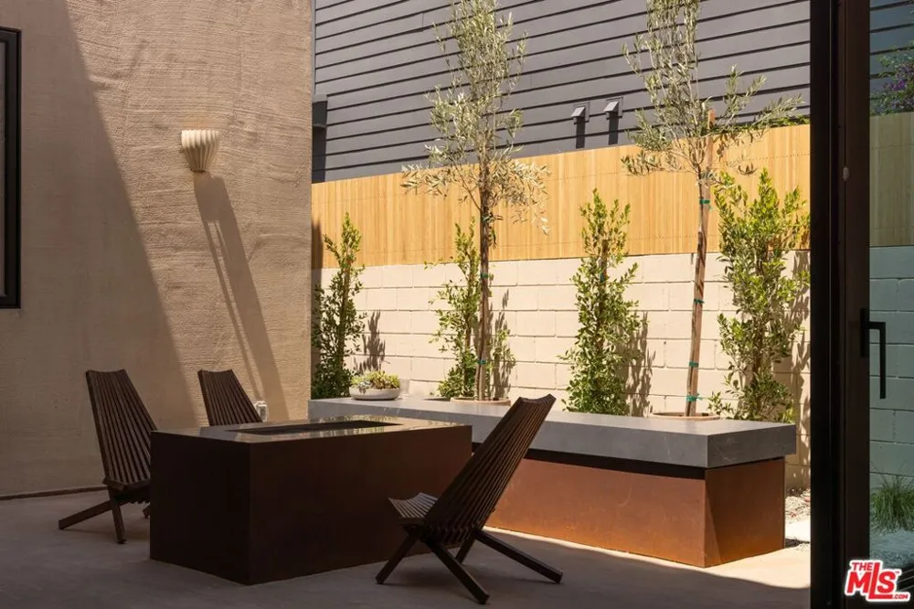 420 Kings Road Los Angeles, CA 90048