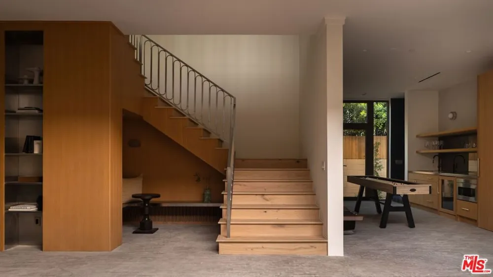 420 Kings Road Los Angeles, CA 90048