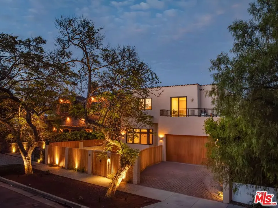 420 Kings Road Los Angeles, CA 90048