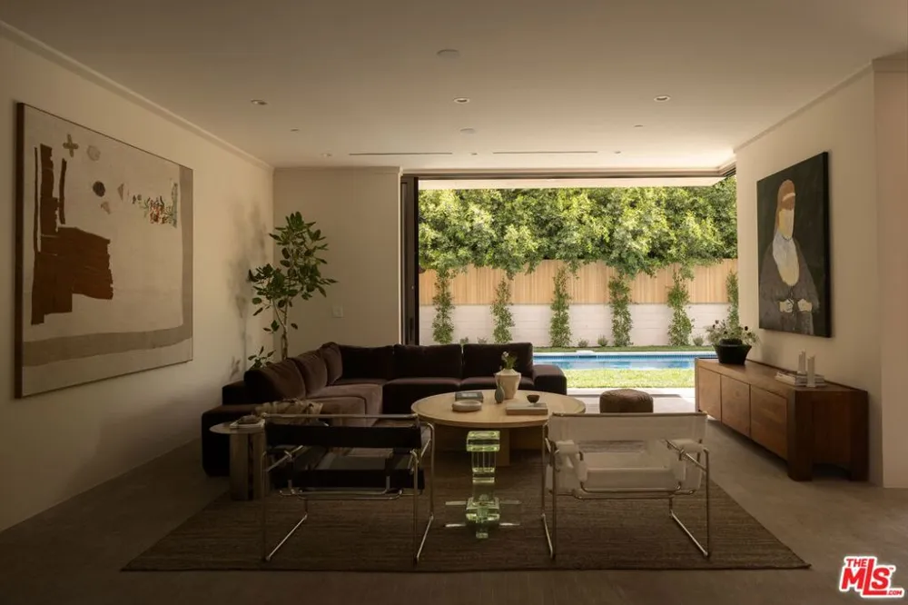 420 Kings Road Los Angeles, CA 90048