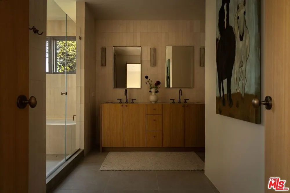 420 Kings Road Los Angeles, CA 90048
