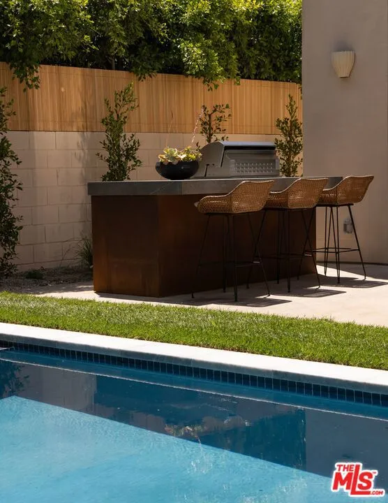 420 Kings Road Los Angeles, CA 90048