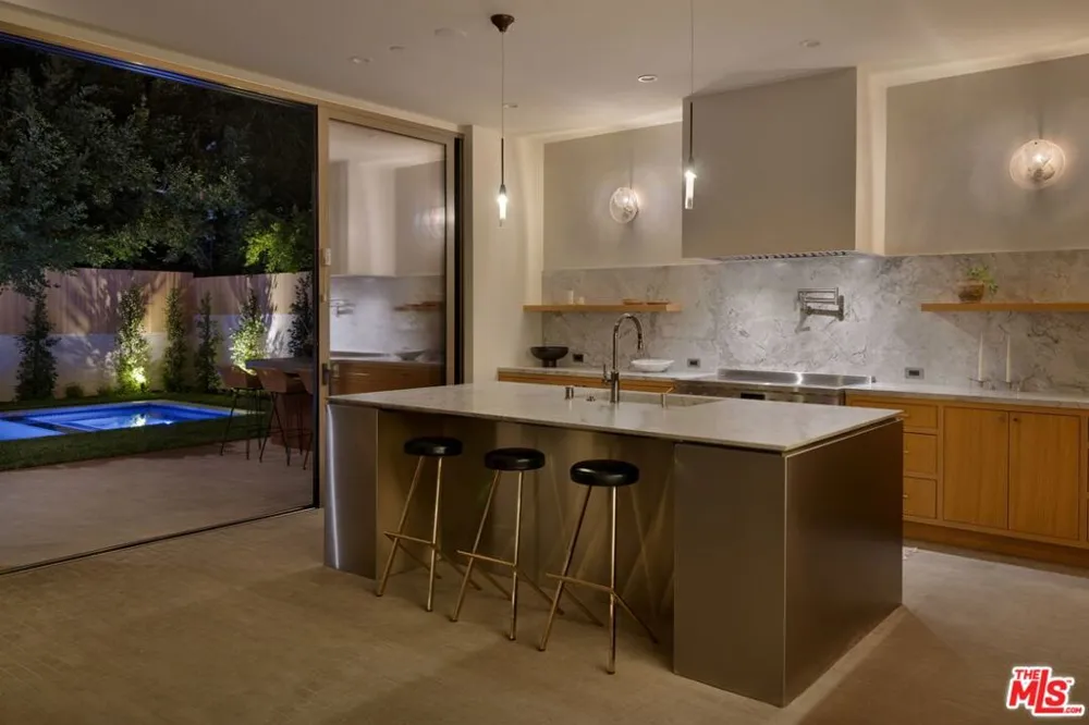 420 Kings Road Los Angeles, CA 90048