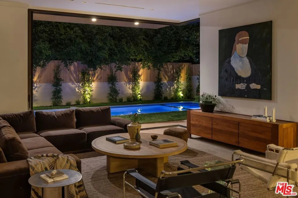 420 Kings Road Los Angeles, CA 90048