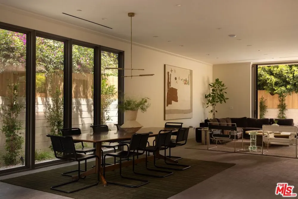 420 Kings Road Los Angeles, CA 90048