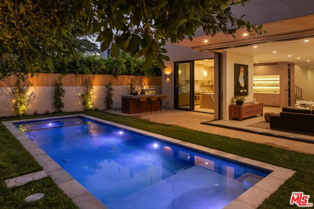 420 Kings Road Los Angeles, CA 90048